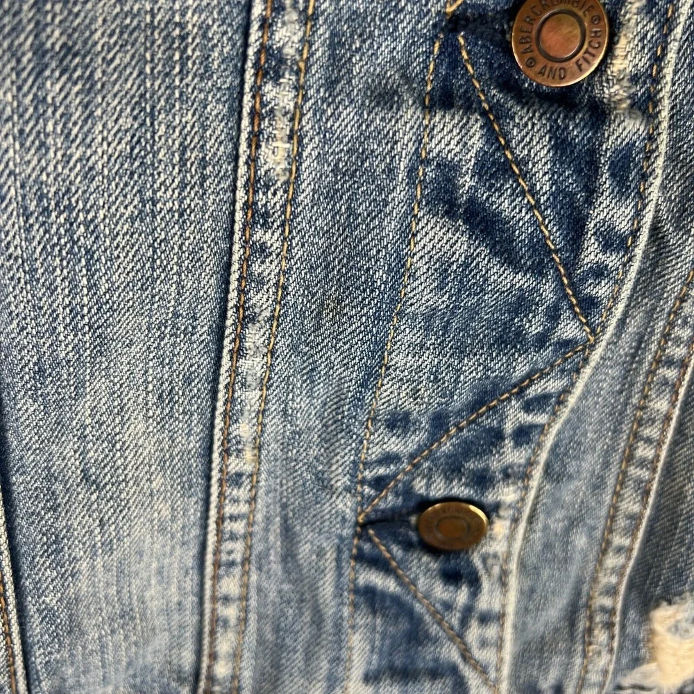 Abercrombie & Fitch Distressed Denim Jean Jacket Girls Size Medium‎ 17.5x20.5
